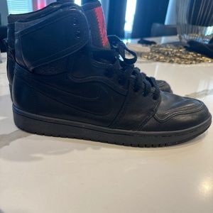 Triple OG black Jordan 1’s retro size 12